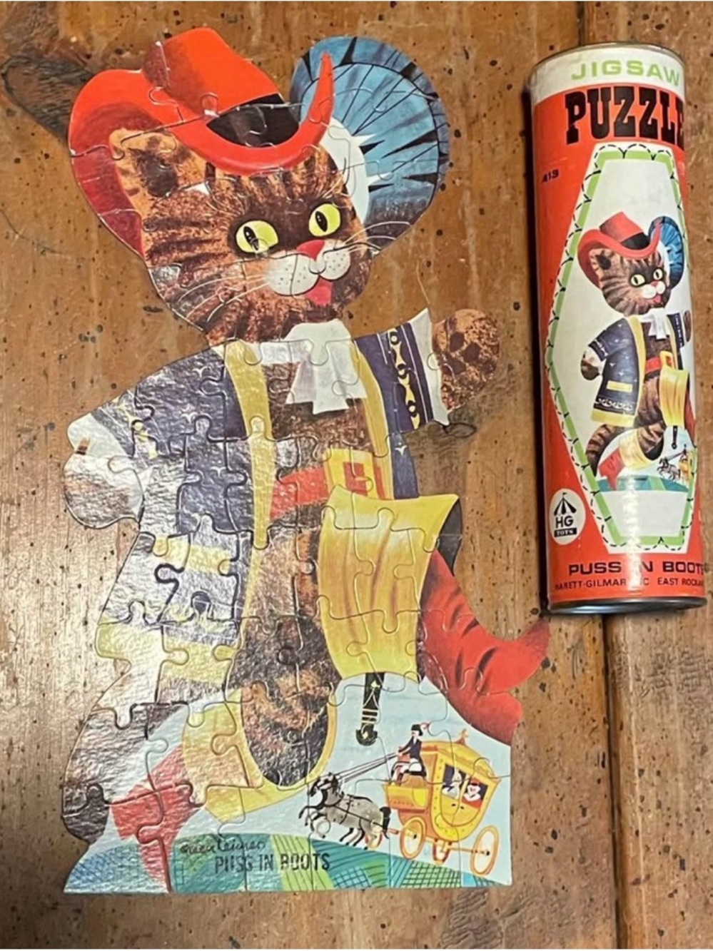 Vintage 1960s Puss in Boots 50-Piece Jigsaw Puzxle/Cylindrical Storage Container